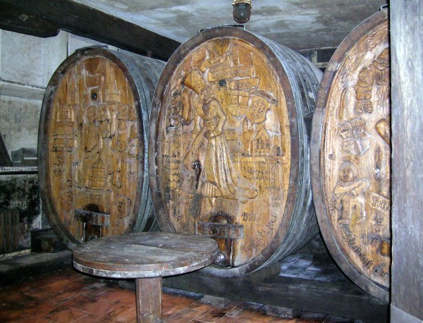 Alte Weinfässer