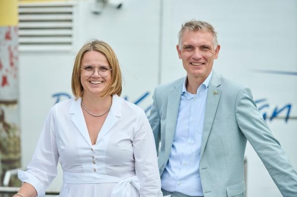 Auf dem Bild zu sehen: Die Geschäftsführer der Katamaran-Reederei Bodensee: Magdalena Linnig und Christoph Witte.