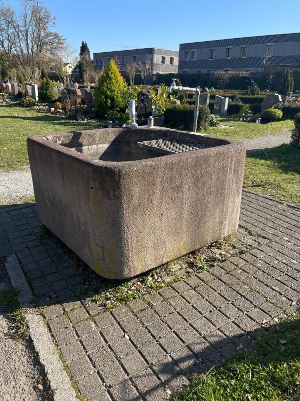 Brunnen auf dem Friedhof