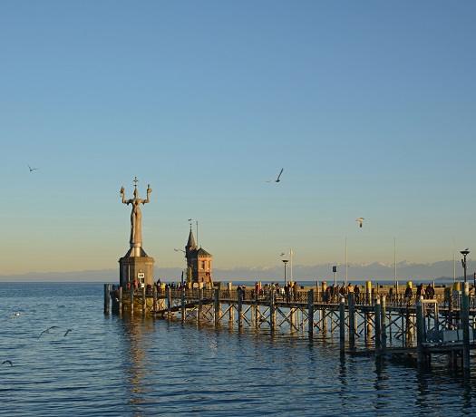 Steg zur Imperia am Konstanzer Hafen