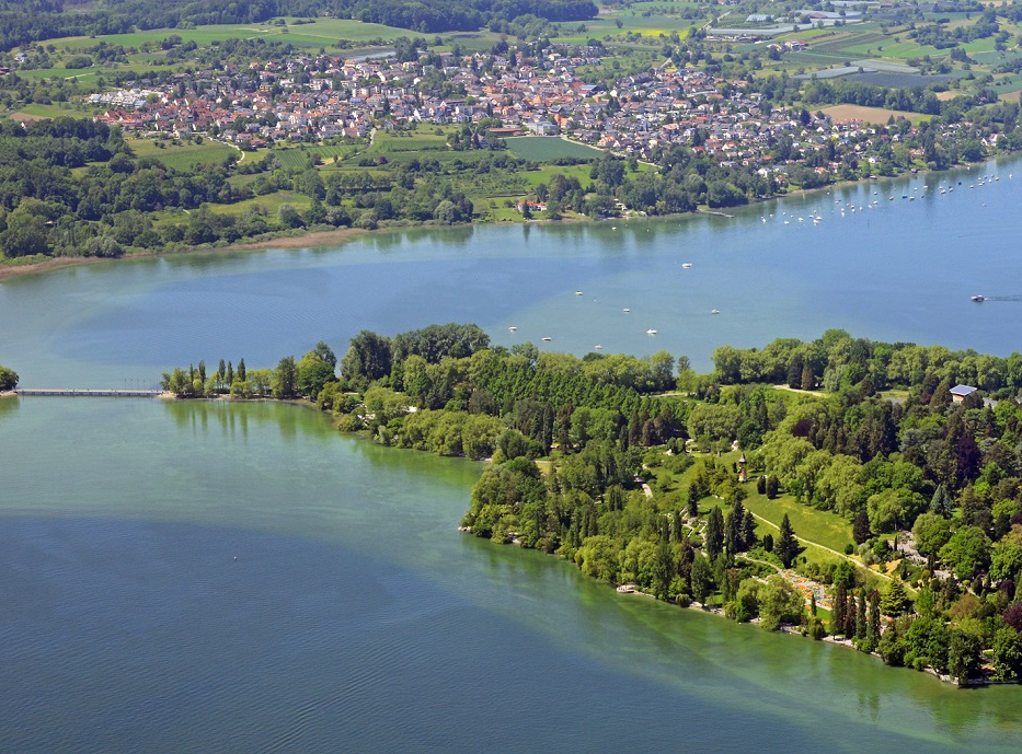 Luftbild mit der Insel Mainau im Vordergrund