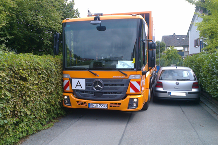 Hecke, Müllfahrzeug, PKW Hecke, Müllfahrzeug, PKW