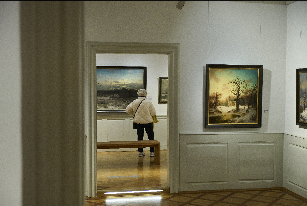 Blick in die Ausstellung Verschneites Land © Städtische Wessenberg-Galerie_AStertzik