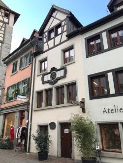 Außenansicht des Hus-Hauses