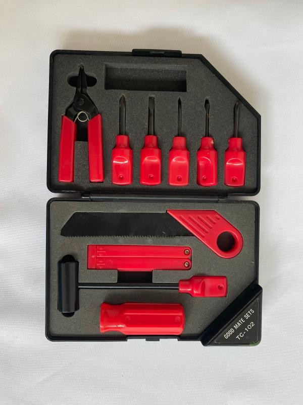 Mini- Werkzeug- Set mit Säge + Schraubenzieher + Zange