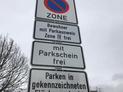 Straßenverkehrsschild, das eine Bewohnerparkzone ausweist