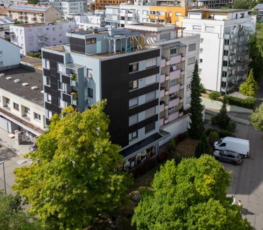Fassade eines Mehrparteienhauses