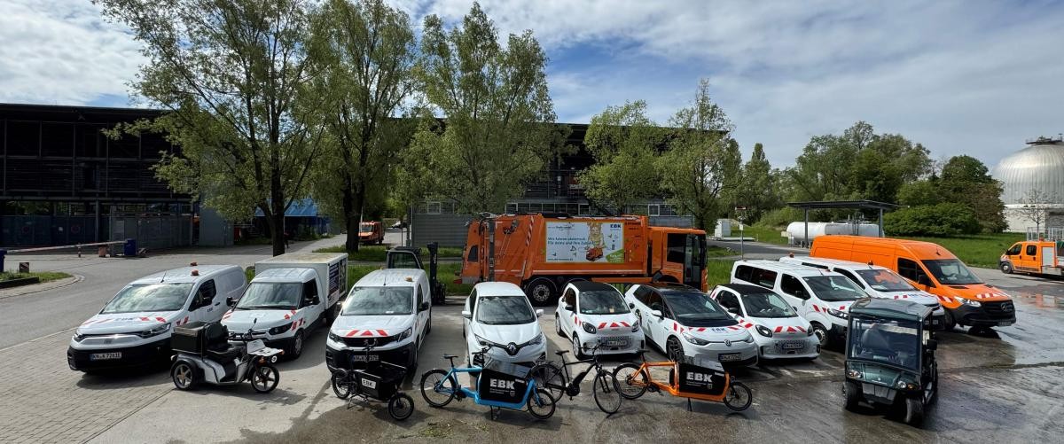 Alle elektrische betriebenen Fahrzeuge der EBK auf einem Bild