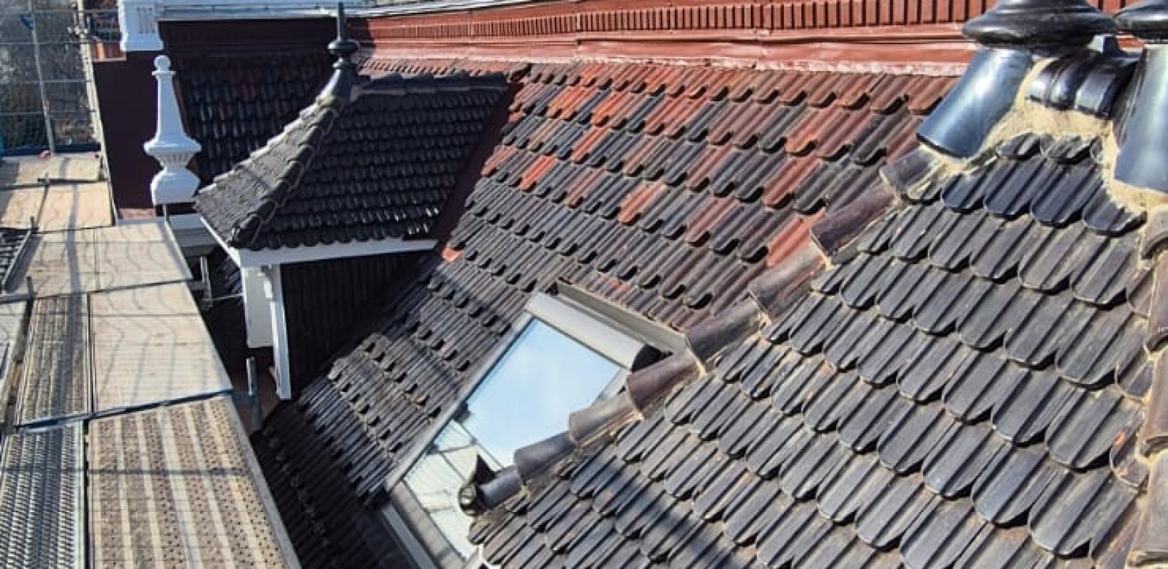 04 Mainaustr. 9 Dach mit Gerüst