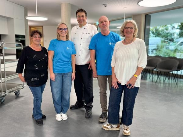 Personengruppe im Innenraum