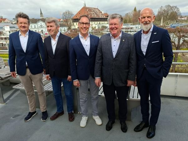 (von links) Alexandro Rupp (Geschäftsführer VLB), Benno Gmür (Verwaltungsratspräsident SBS), Remo Rey (Geschäftsführer URh), Frank Weber (Geschäftsführer BSB), Dr. Norbert Reuter (Geschäftsführer BSB und Vorsitzender VSU)