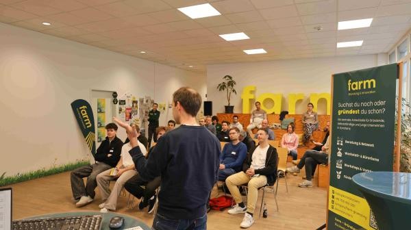 Die IMPULSE-Veranstaltung findet auf der Wilden Wiese im Gründungszentrum farm statt. Alle Interessierten sind herzlich willkommen. Foto (c) farm Die IMPULSE-Veranstaltung findet auf der Wilden Wiese im Gründungszentrum farm statt. Alle Interessierten sind herzlich willkommen. Foto (c) farm