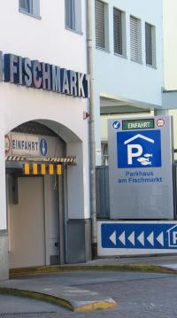 Einfahrt zum Parkhaus Fischmarkt