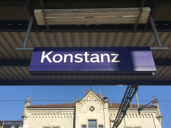 Schild am Bahnhof Konstanz