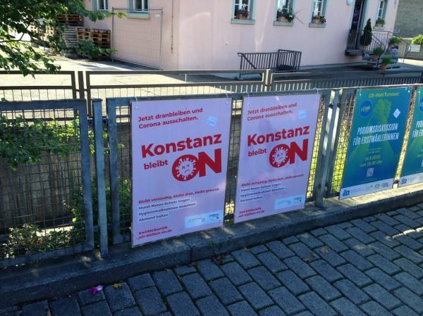 Plakate "Konstanz bleibt on" im Stadtgebiet