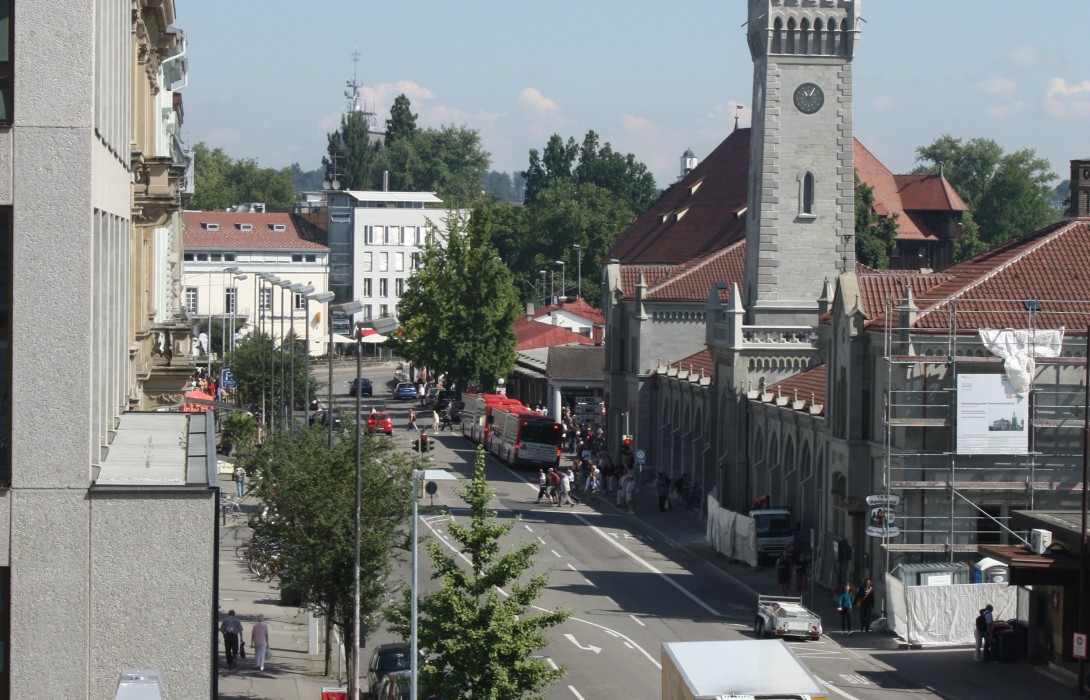 Blick auf den Bahnhofplatz Konstanz