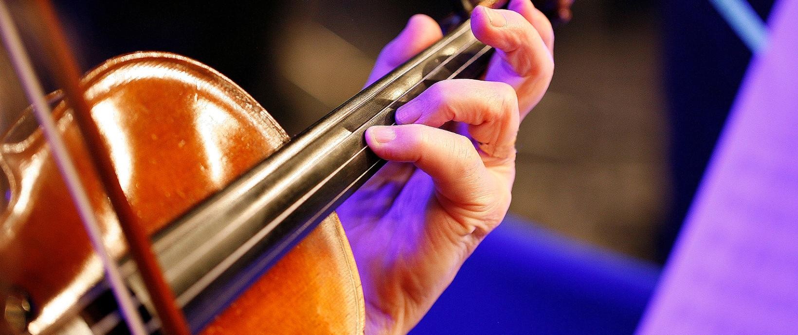 Hausfassade mit Fenstern