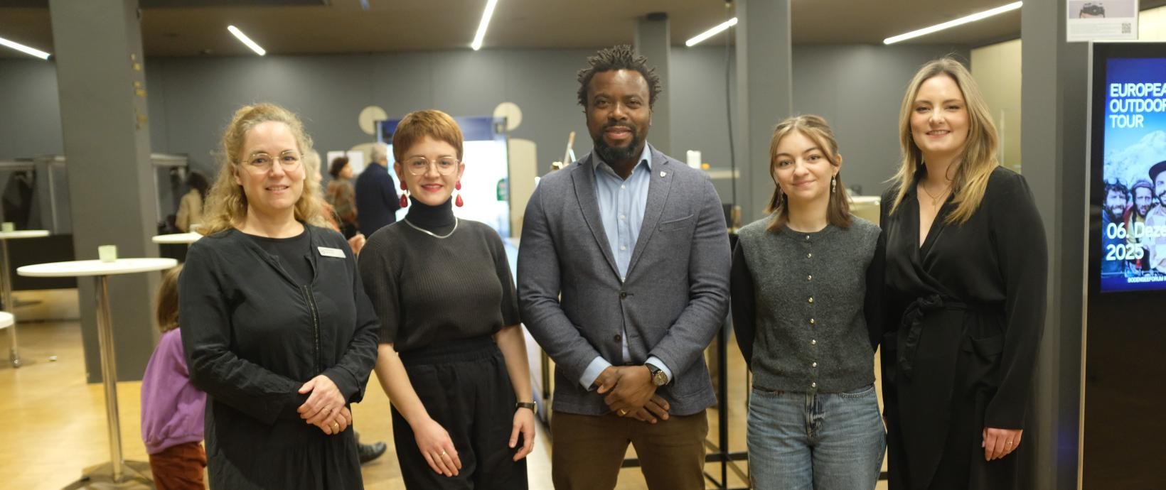 Internationale Flaggen auf der alten Konstanzer Rheinbrücke