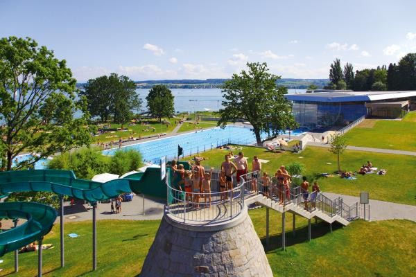 Wasserrutsche im Freibad der Bodensee-Therme
