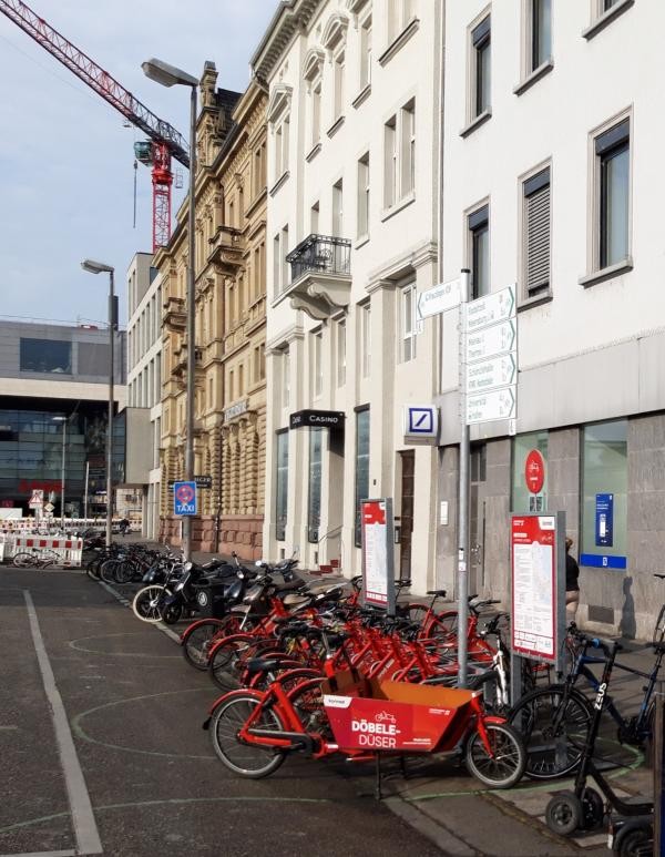 Fahrradstellplätze auf dem Bahnhofplatz