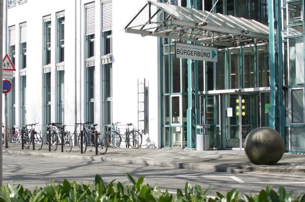 glasüberdachter Eingang zum Konstanzer Bürgerbüro