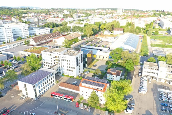 Mehrere Gebäude von oben