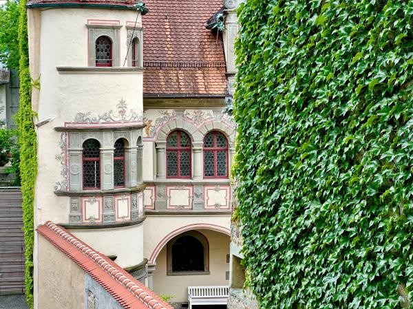 Außenansicht des Rathauses in der Kanzleistraße
