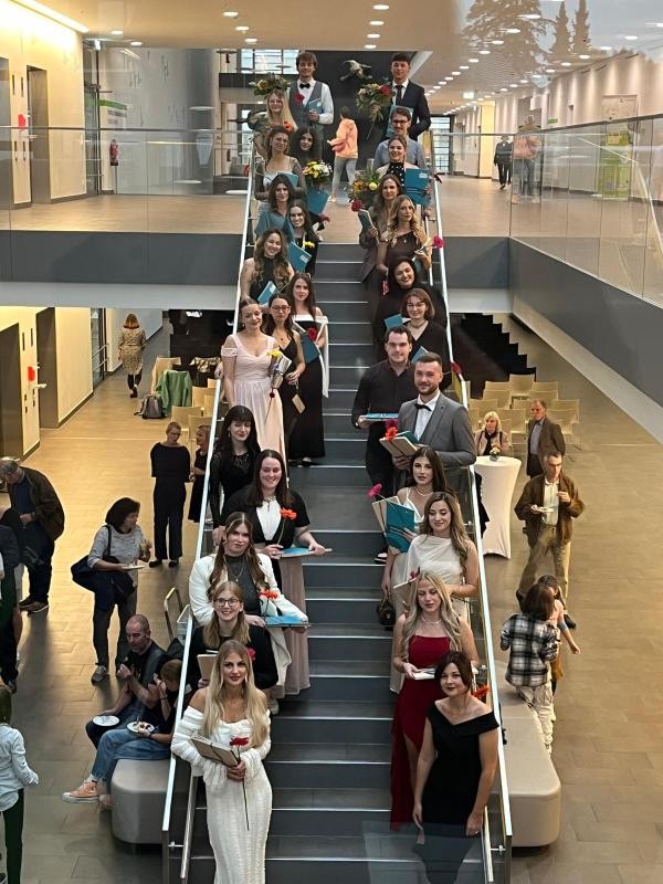 Absolventinnen und Absolventen der Gesundheitsakademie