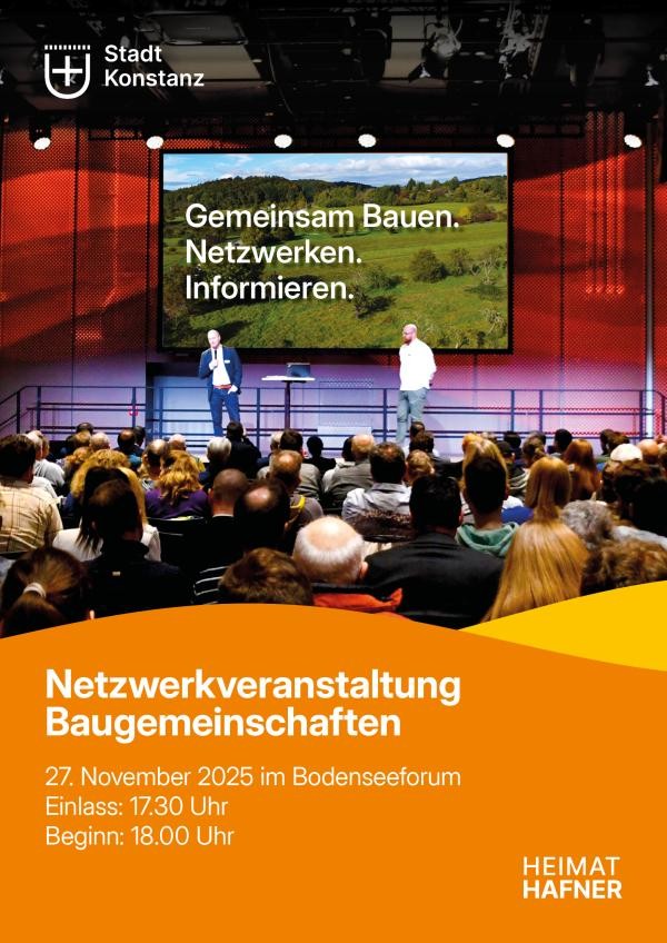 Copyright Stadt Konstanz Plakat, welches Text zur Veranstaltung auf einem orangefarbenen Hintergrund in Form eines Hügels als Grafik zeigt. Dahinter ein Bild von einem Publikum, das auf eine Bühne mit zwei Personen darauf und Präsentation dahinter blicken.