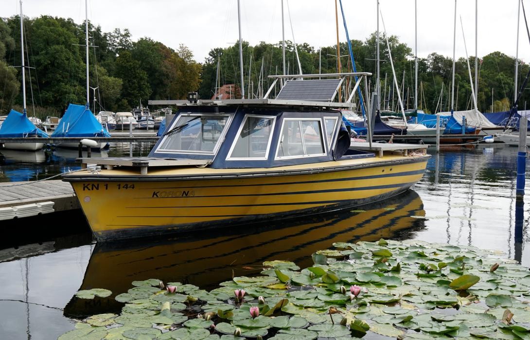 Das Solarboot "Korona" im Wasser