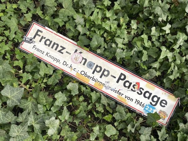 Altes Straßenschild © Rosgartenmuseum_N.Merz Altes Straßenschild © Rosgartenmuseum_N.Merz