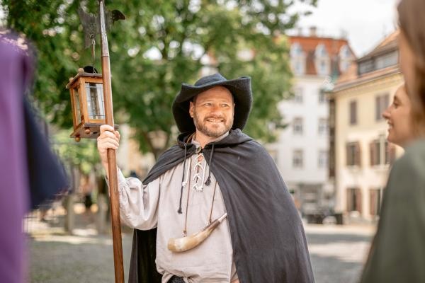 Gemeinsamer Rundgang mit einem Nachwächter Gemeinsamer Rundgang mit einem Nachwächter