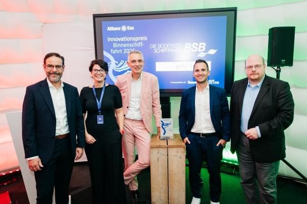 Die BSB wurden mit dem Innovationspreis Binnenschifffahrt 206 ausgezeichnet:(v.l) Roland Hamata (Allianz Esa), Annika Beyer (SUT), Christoph Witte (BSB), Dr. Maximilian T. Fischer (Universität Konstanz), Peter Kleinort (Binnenschifffahrt)