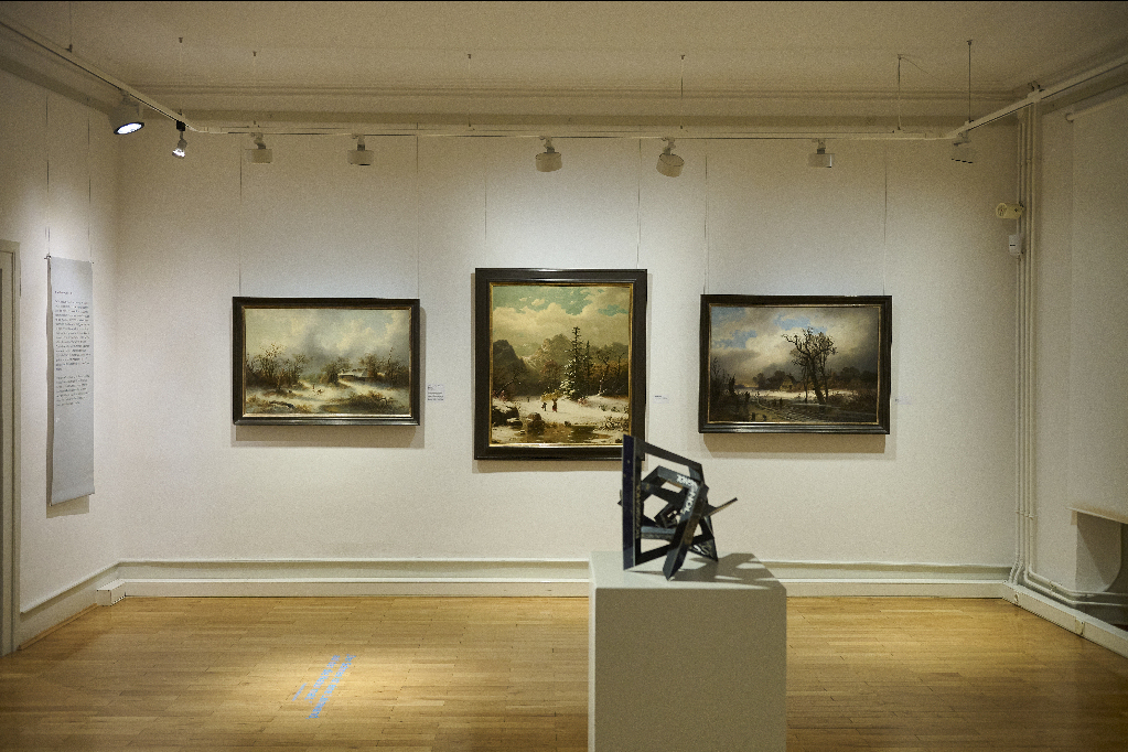 Blick in die Ausstellung Verschneites Land_© Städtische Wessenberg-Galerie_AStertzik
