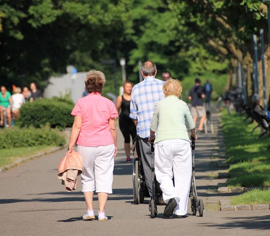 Spaziergänger an der Seestraße