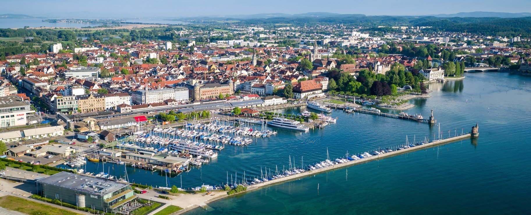 Luftaufnahme des Konstanzer Hafens