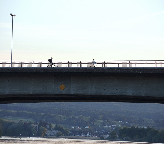 Fahrradfahrer auf Brücke (Foto: Stadt Konstanz) Fahrradfahrer auf Brücke (Foto: Stadt Konstanz)