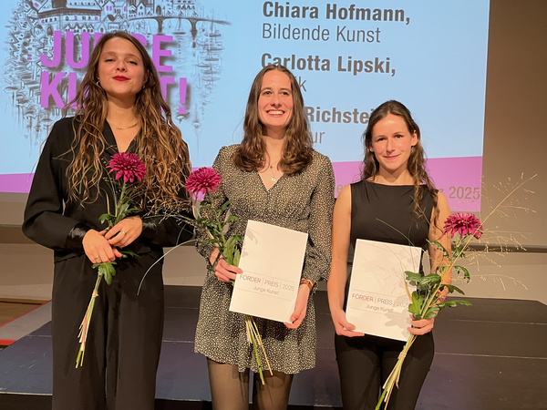 Förderpreisträgerinnen 2025: Chiara Hofmann (Kunst), Rike Richstein (Literatur) und Carlotta Lipski (Musik)
