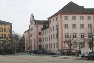 Das Gebäude des Archäologischen Landesamts am Benediktinerplatz