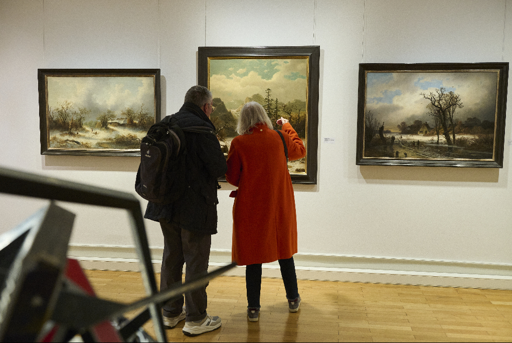 Verschneites Land Blick in die Ausstellung © Städt.Wessenberg-Galerie_AStertzik